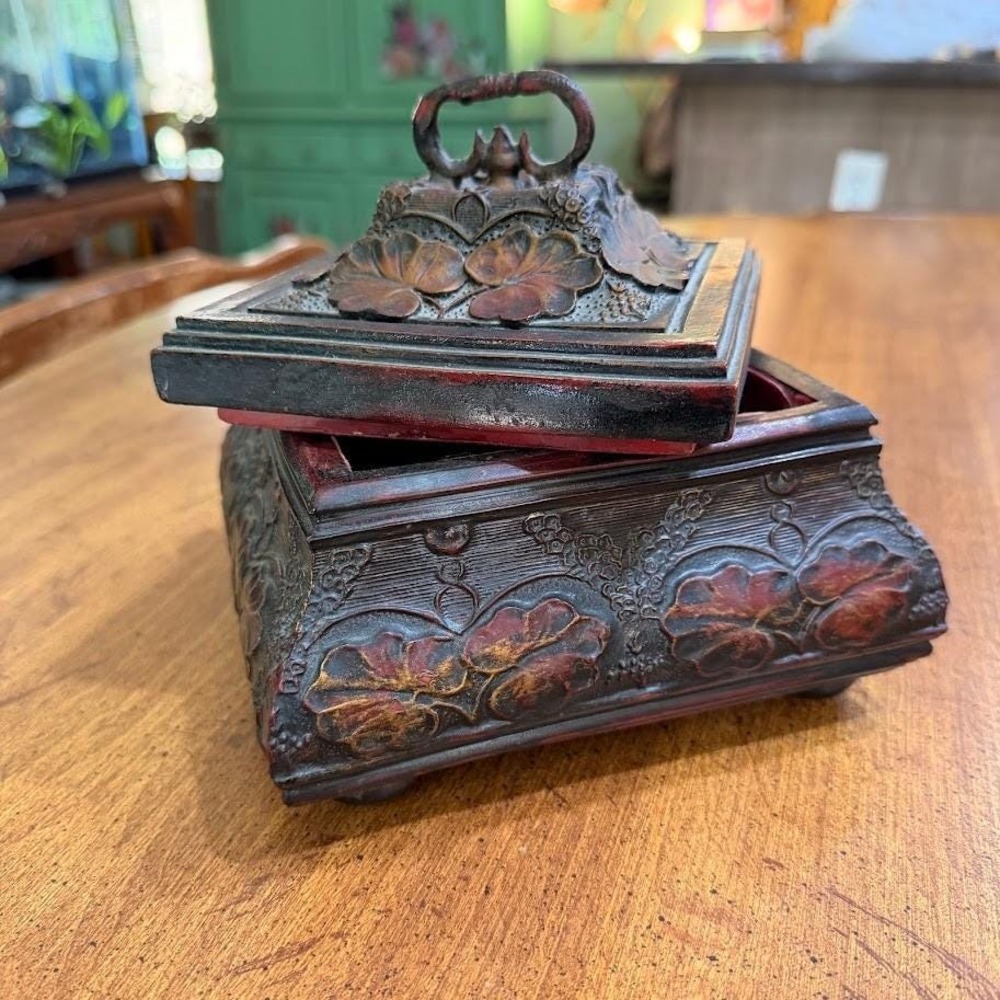 Vintage Ornate Carved Floral Jewelry Box Red Velvet Lined Footed Trinket Chest - Picture 8 of 11